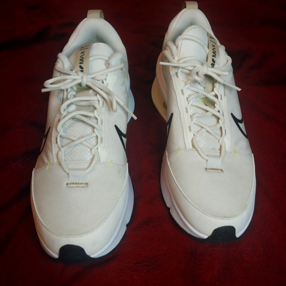 Nike Air Max Interlock